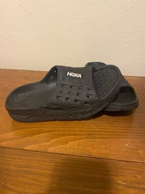 Hoka One One Ora Recovery Slide Sandals SZ9 black/white